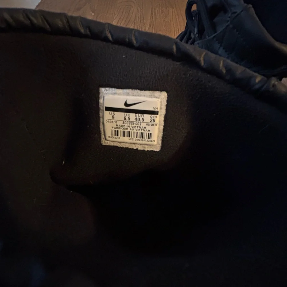 Nike woman’s Tanjum High Rise triple black boots size 9 EUC! - Picture 5 of 6